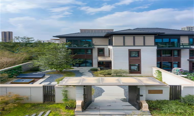 ​地理位置优越，交通便捷，办公环境一流，商业氛围浓厚